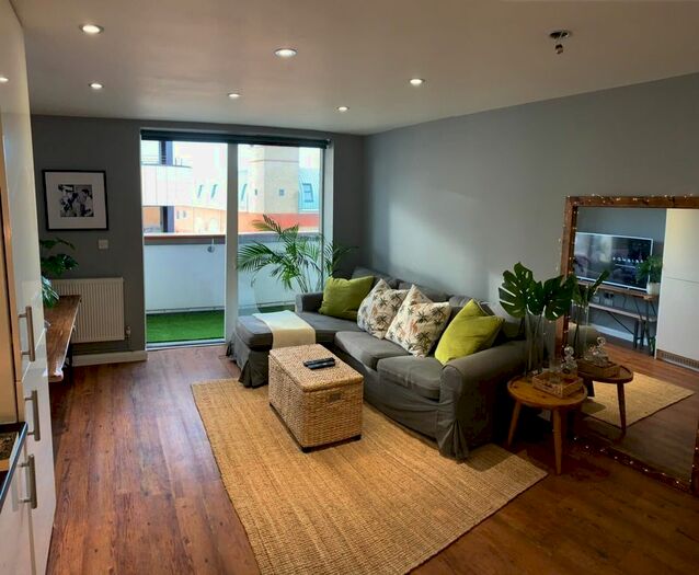 2 Bedroom Flat To Rent In Ramsgate Street, London, E8