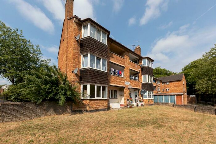 1 Bedroom Apartment To Rent In The Drive, Walthamstow, E17