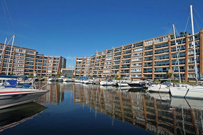2 Bedroom Flat For Sale In Oyster Quay, Port Solent, PO6
