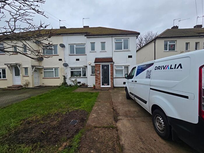 2 Bedroom Flat To Rent In West End Lane, Hayes, UB3