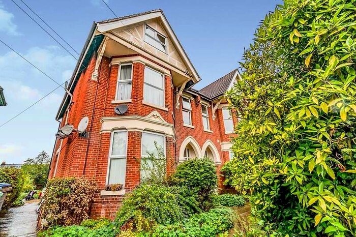 1 Bedroom Apartment To Rent In Hill Lane, Southampton, SO15