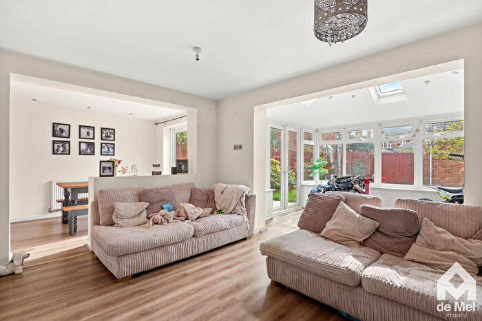 4 Bedroom Town House For Sale In Hanson Gardens, Bishops Cleeve, GL52