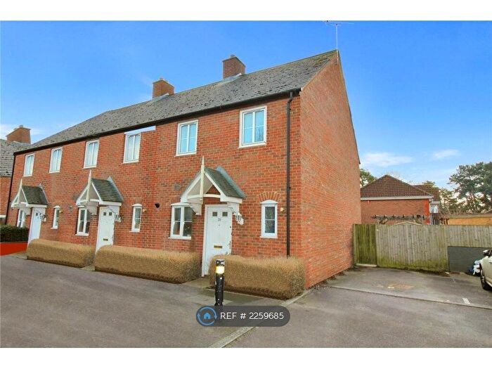 3 Bedroom End Of Terrace House To Rent In Rainham Road, Swindon, SN25