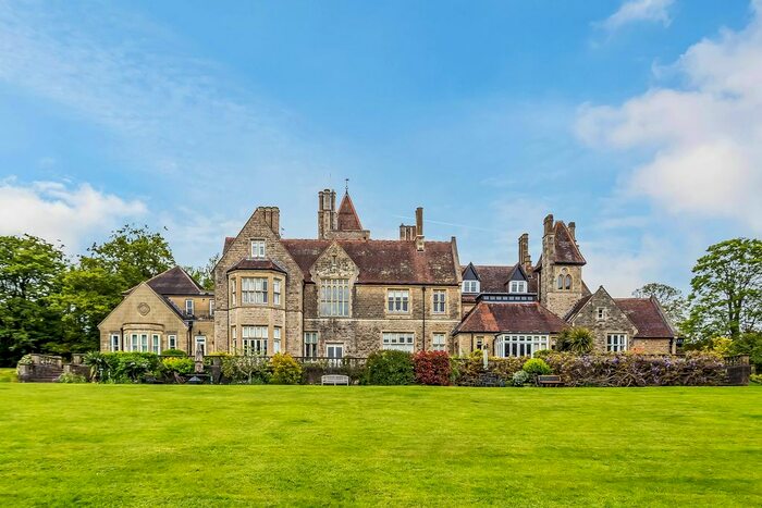 2 Bedroom Flat For Sale In Penshurst Road, Bidborough, TN3