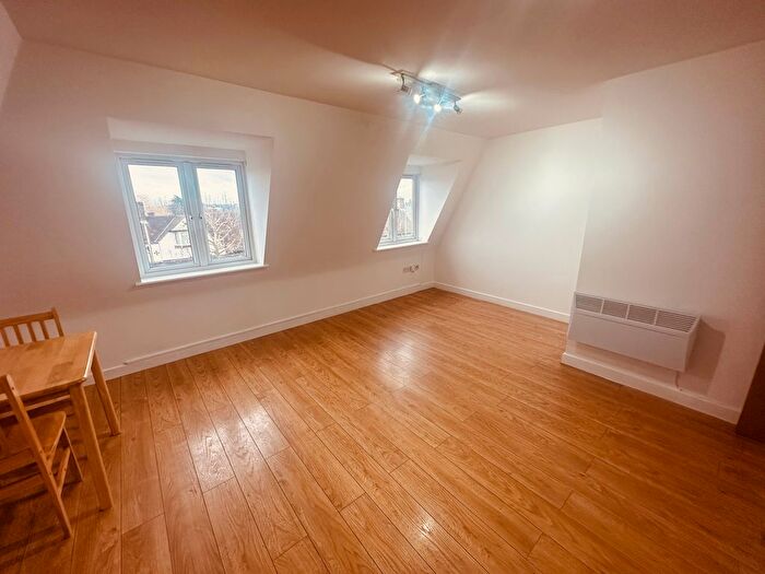 1 Bedroom Flat To Rent In Great North Road, Barnet, EN5