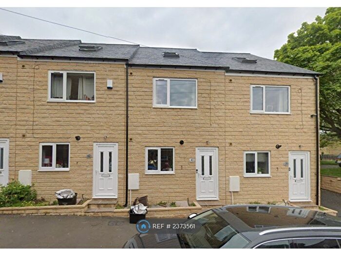 4 Bedroom Terraced House To Rent In James Street, Elland, HX5