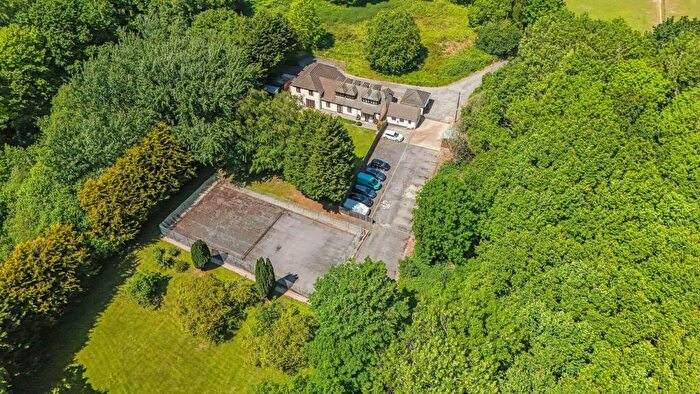 6 Bedroom Detached House For Sale In Swanwick Lane, Southampton, SO31