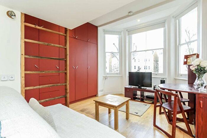 Studio To Rent In Colville Gardens, Notting Hill, W11