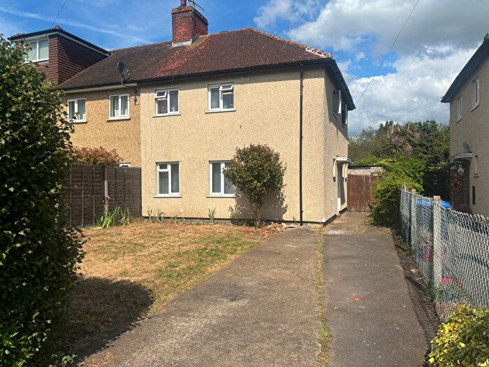3 Bedroom Semi Detached House For Sale In Byfleet, KT14