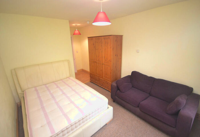 Studio To Rent In Unit Connaught Road, Reading, Berkshire, RG30