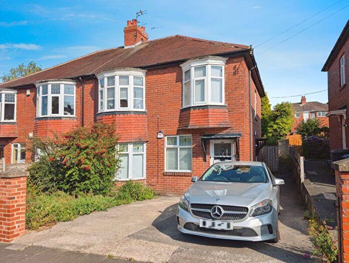 2 Bedroom Flat For Sale In Ovington Grove, Fenham, Newcastle Upon Tyne, NE5