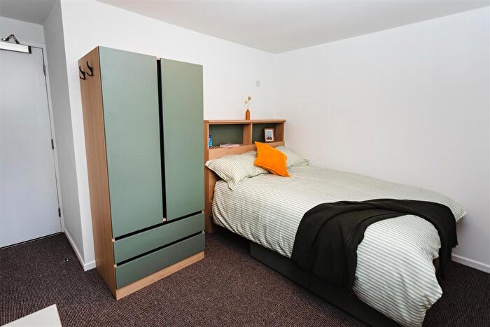 6 Bedroom Flat To Rent In Holland Drive, Arthurs Hill, Newcastle Upon Tyne, NE2
