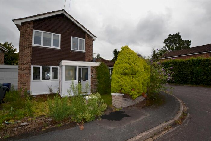 3 Bedroom Property To Rent In Chiltern Close, Church Crookham, Fleet, GU52