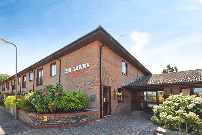 2 Bedroom Flat For Sale In Uplands Road, Warley, Brentwood, CM14