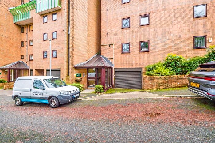 3 Bedroom Flat For Sale In The Crescent, Llandaff, Cardiff, CF5