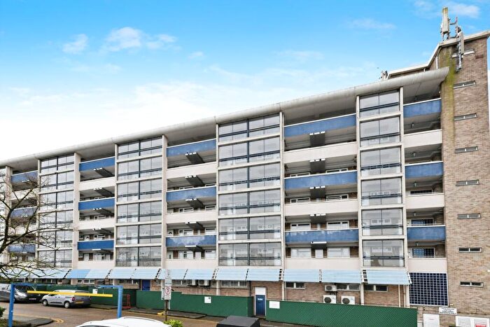 1 Bedroom Flat For Sale In The Vineyards, Great Baddow, Chelmsford, Essex, CM2