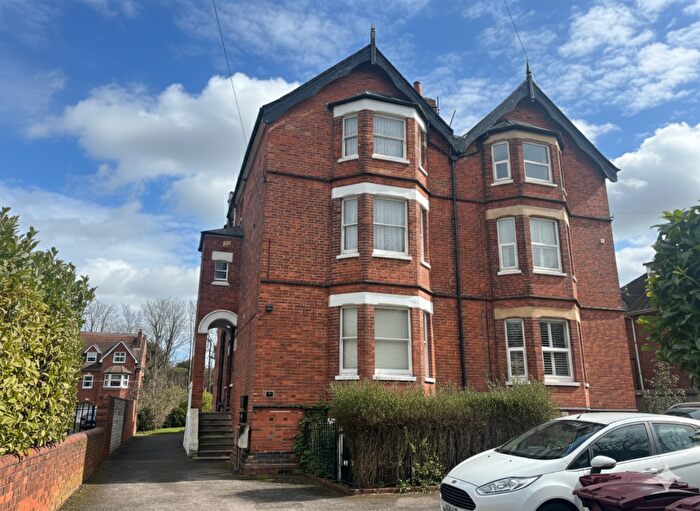 2 Bedroom Apartment For Sale In Western Elms Avenue, Reading, RG30