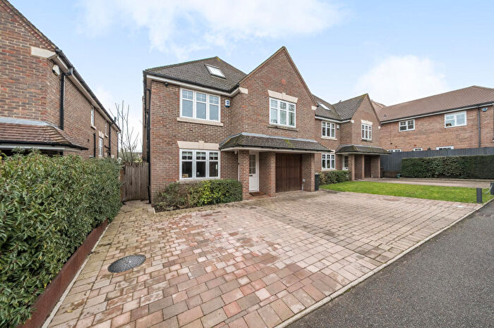 6 Bedroom Detached House For Sale In Penn Road, St. Albans, AL2