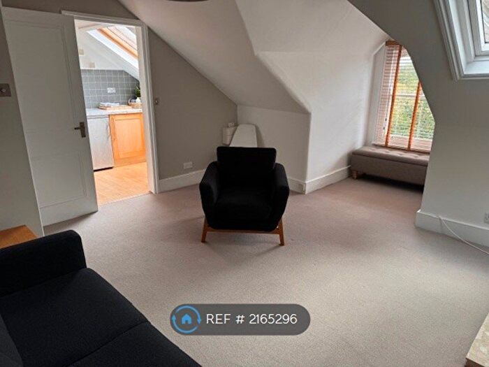 1 Bedroom Flat To Rent In Tooting Common, London, SW17