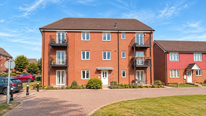 2 Bedroom Flat For Sale In Privett Way, Petersfield, Hampshire, GU32