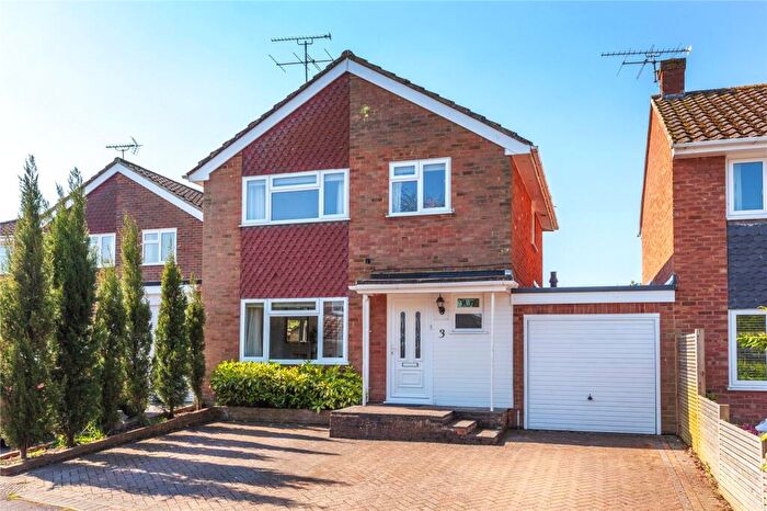 3 Bedroom Link Detached House To Rent In Elizabeth Close, Henley-on-Thames, Oxfordshire, RG9