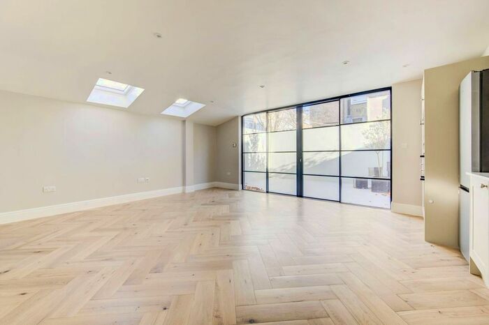 2 Bedroom Flat To Rent In Bishop's Park, Bishop's Park, London, SW6