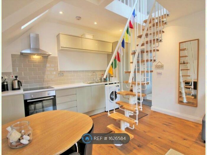 2 Bedroom Flat To Rent In Manilla Road, Bristol, BS8