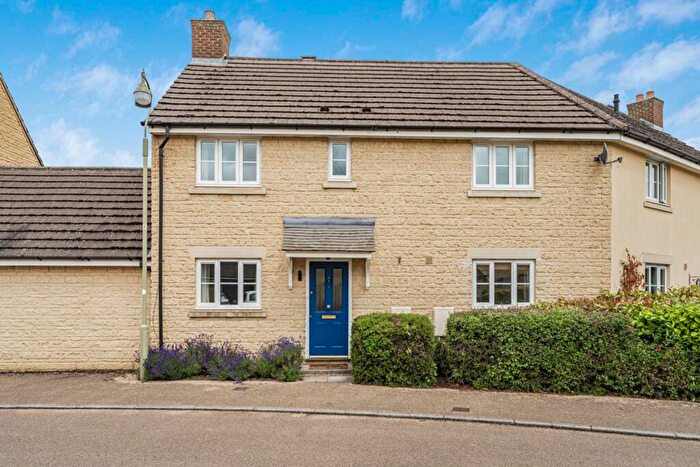 3 Bedroom Semi-Detached House For Sale In Primrose Close, Witney, OX28