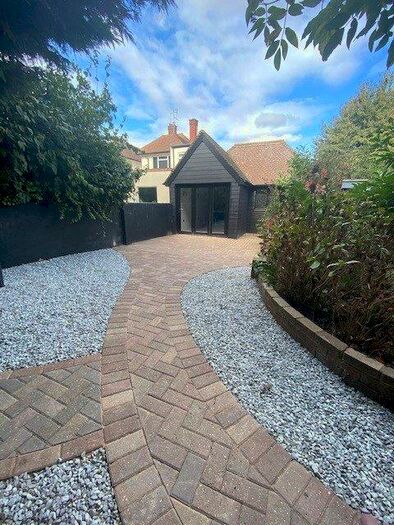 1 Bedroom Apartment To Rent In Victoria Avenue, Southend-on-Sea, Essex, SS2