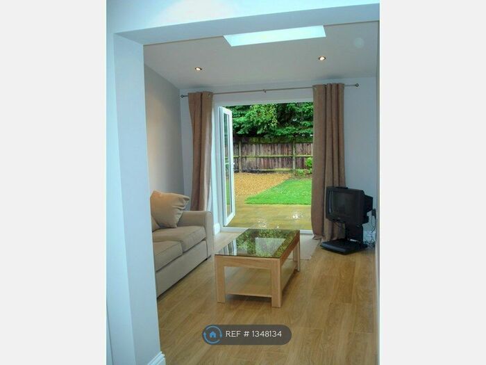 2 Bedroom Flat To Rent In Hurrell Road, Cambridge, CB4