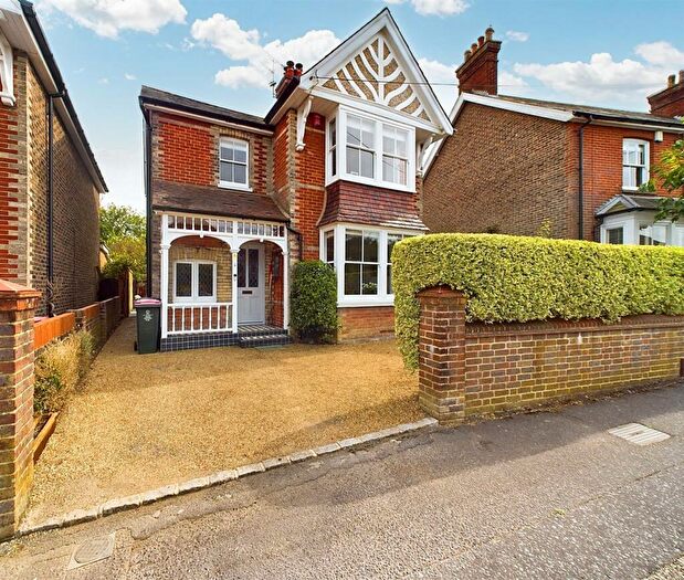 3 Bedroom Detached House To Rent In Malthouse Road, Crawley, RH10