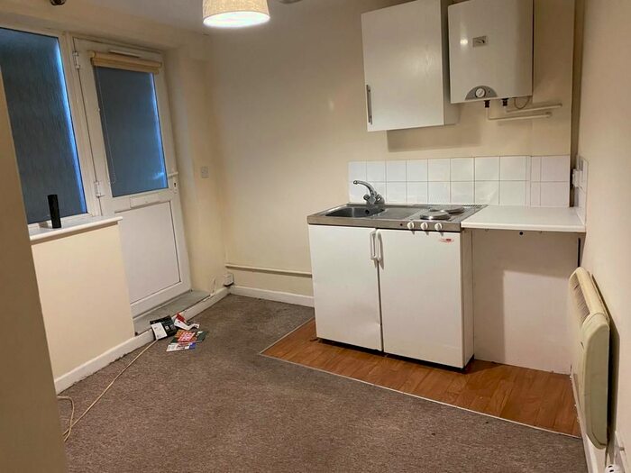 1 Bedroom Flat To Rent In North Street, Havant, Havant, PO9