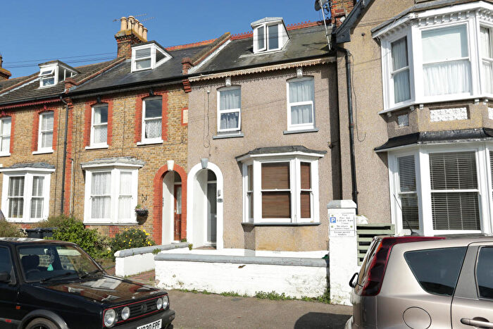 2 Bedroom Flat For Sale In South Road, Herne Bay, CT6