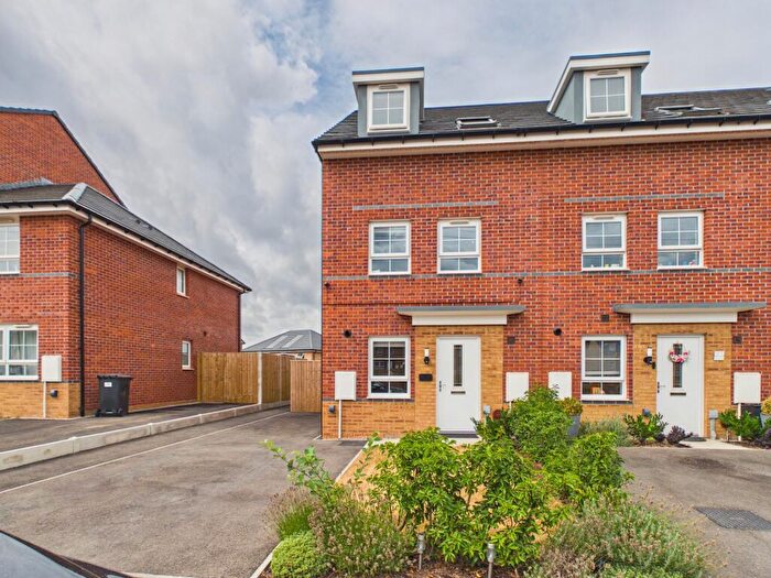 3 Bedroom End Of Terrace House For Sale In Pembrey Drive, Trentham, Stoke-on-Trent, ST4