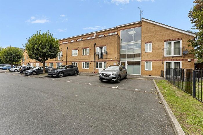 2 Bedroom Flat For Sale In Fenton Court, St. Giles Close, Heston, TW5