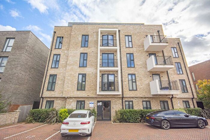 3 Bedroom Flat To Rent In Telegraph Avenue, London, NW9
