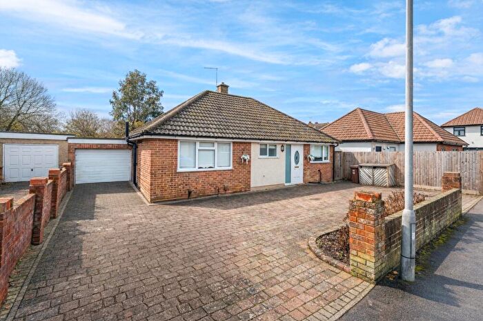 2 Bedroom Bungalow For Sale In West Avenue, St. Albans, Hertfordshire, AL2
