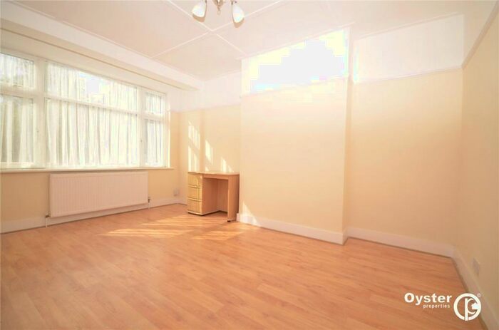 3 Bedroom Terraced House To Rent In Temple Terrace, Vincent Road, London, N22