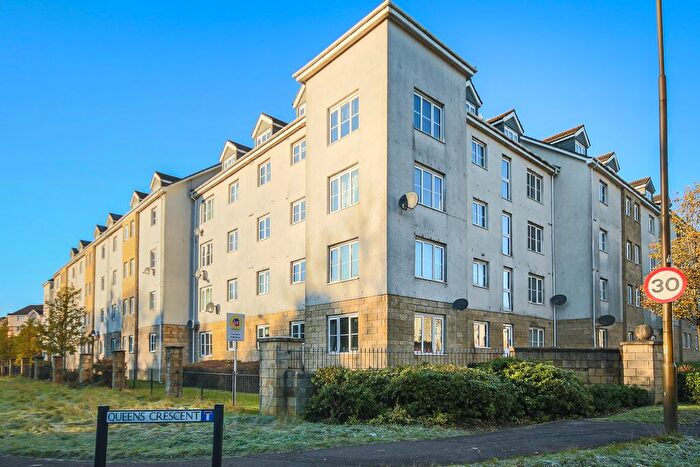 2 Bedroom Flat To Rent In Queens Crescent, Eliburn, Livingston, EH54