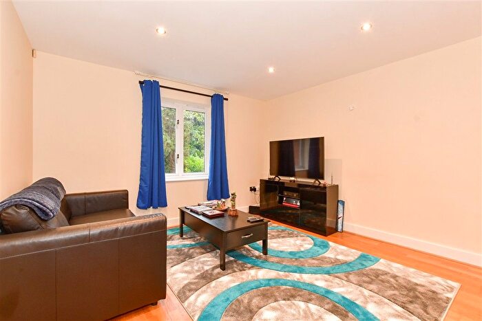 2 Bedroom Flat For Sale In Hurst Park, Horsham, West Sussex, RH12
