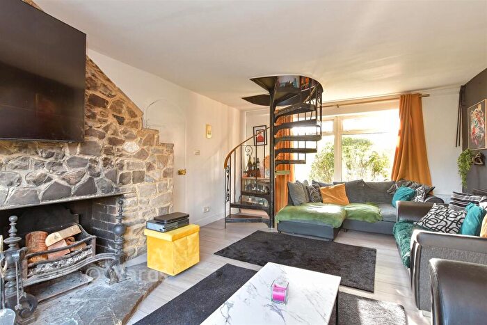 5 Bedroom Detached House For Sale In Lower Road, Faversham, Kent, ME13