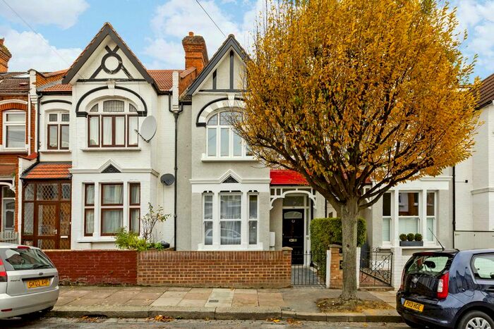 2 Bedroom Flat To Rent In Ribblesdale Road, London, SW16