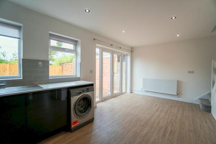 4 Bedroom Detached House To Rent In Arreton Close, Leicester, LE2