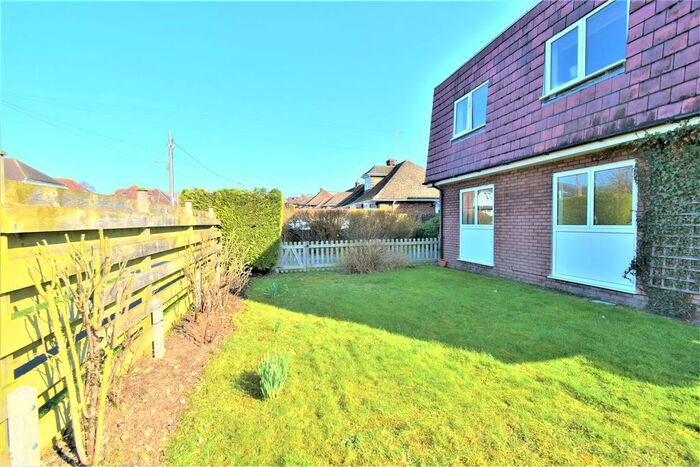 2 Bedroom Property To Rent In New Road, Bourne End, SL8