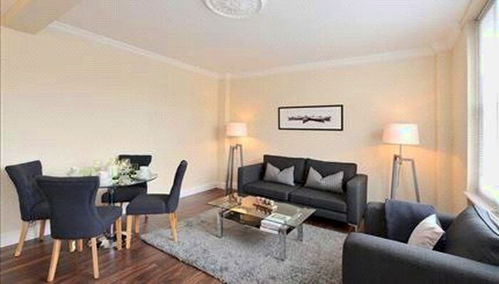 2 Bedroom Flat To Rent In Hill Street, Mairfair, London, W1J