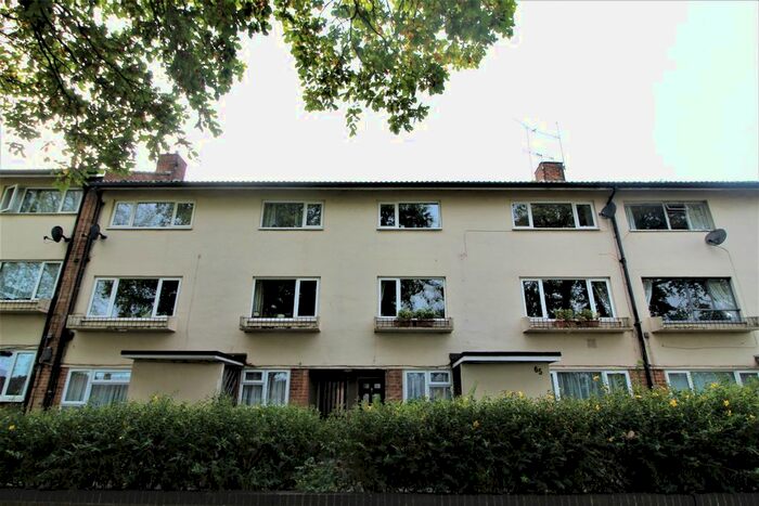 3 Bedroom Town House To Rent In Long Arrotts, Hemel Hempstead, Hertfordshire, HP1