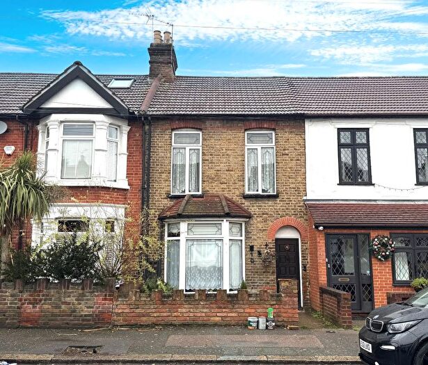 3 Bedroom Terraced House For Sale In Vine Street, Romford, RM7