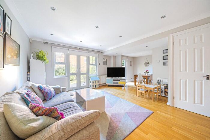 3 Bedroom End Of Terrace House For Sale In Colenso Drive, Mill Hill, London, NW7