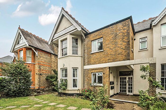 2 Bedroom Flat To Rent In Madeley Road, Ealing Broadway, London, W5