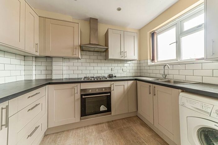 2 Bedroom Maisonette To Rent In Bromley Road, London, SE6